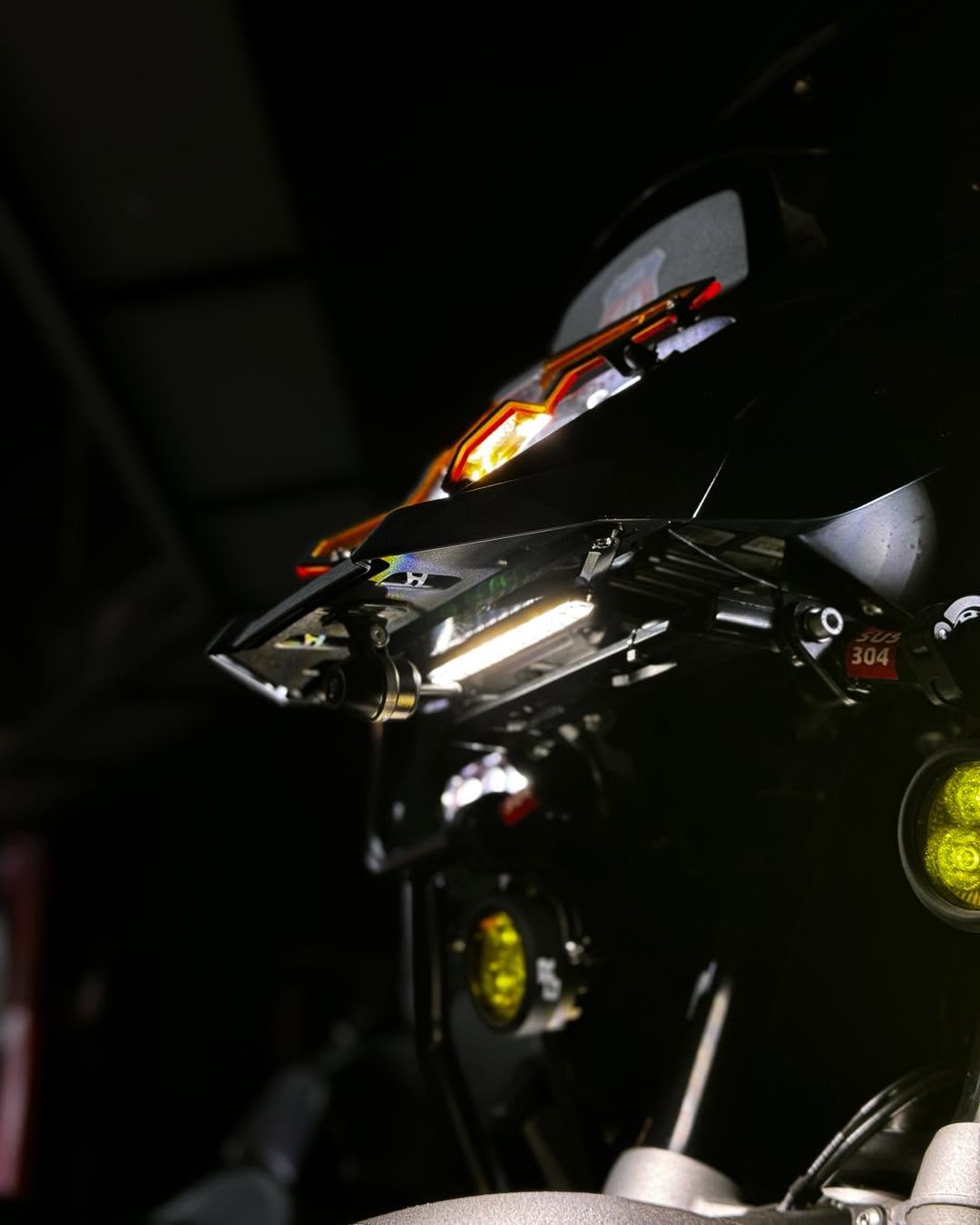 GOLD RUNWAY M4 KIT SET FOR BMW R1300GSA – BikeFormers