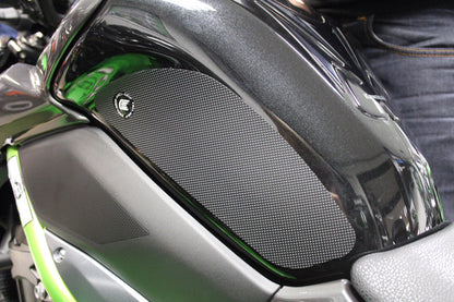 EAZI-GRIP TANK GRIPS – KAWASAKI Z900 (2017-2024) – PRO428BL